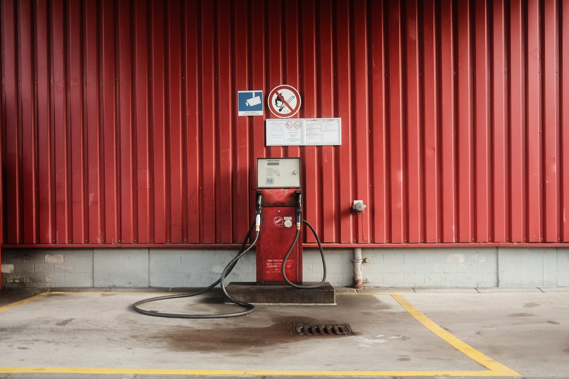 Cover Image for Steigende Kraftstoffpreise: Amazon erhöht Versandgebühren